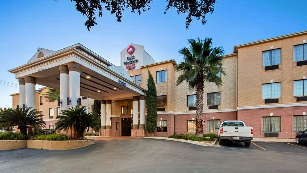 Best Western Plus Hill Country Suites, Hotel in Hollywood Park