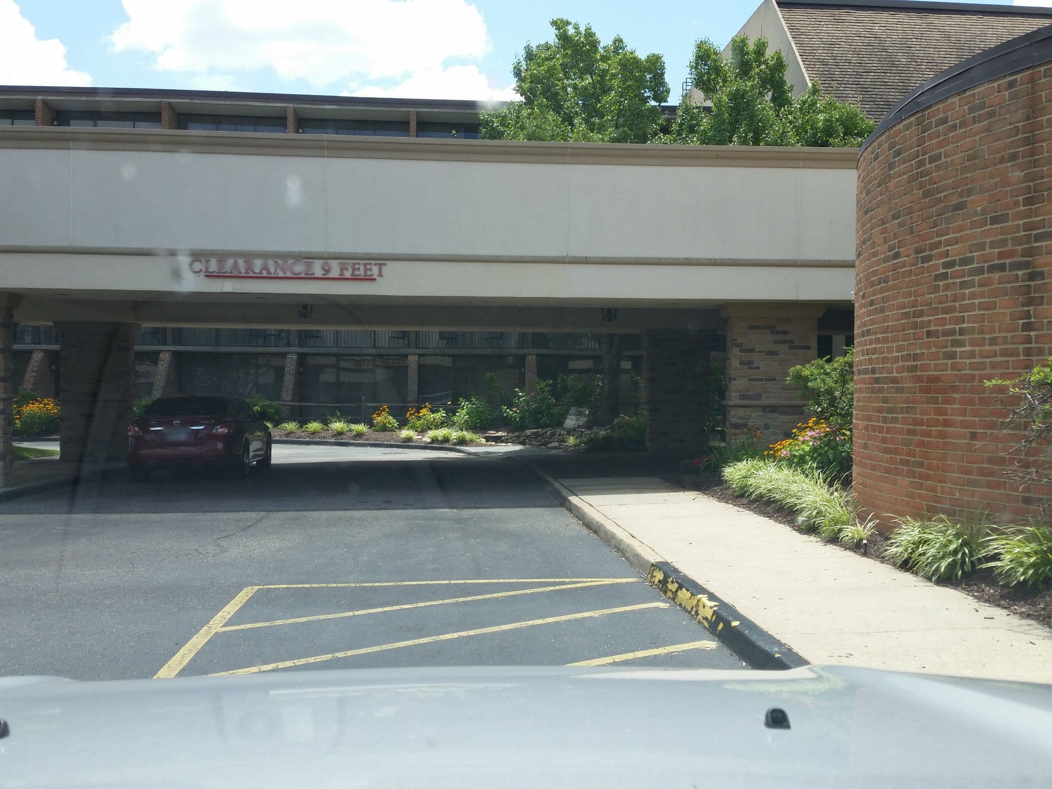 Street view near Fort Magruder Hotel, Trademark Collection by Wyndham, Gloucester Point — © dgearhart (CC BY-SA · Mapillary)
