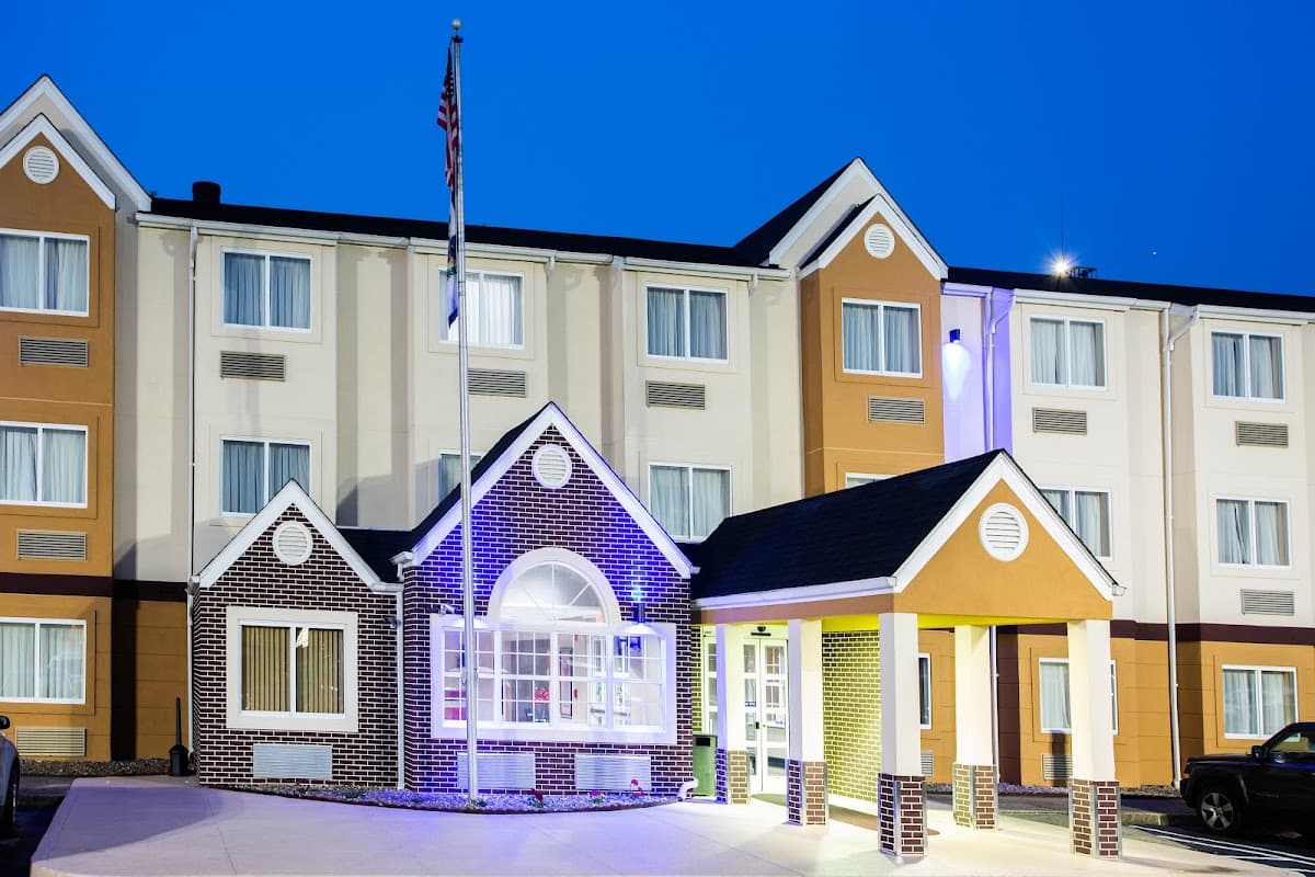 Microtel Inn & Suites by Wyndham Charleston South, Hotel in South Charleston