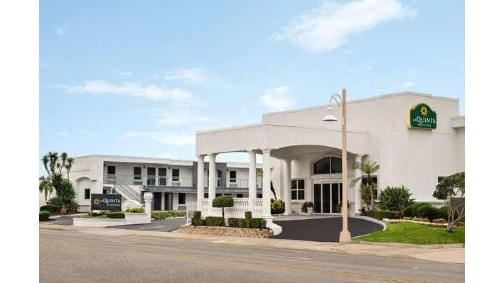 La Quinta Inn & Suites Oceanfront Daytona Beach, Hotel in Holly Hill