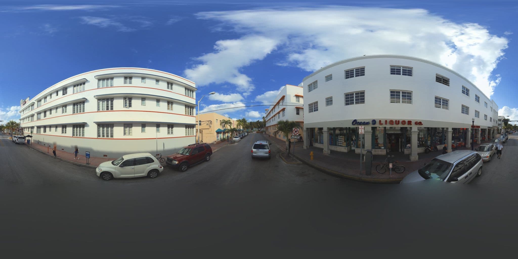 Street view near Waldorf Towers Hotel, Miami Beach