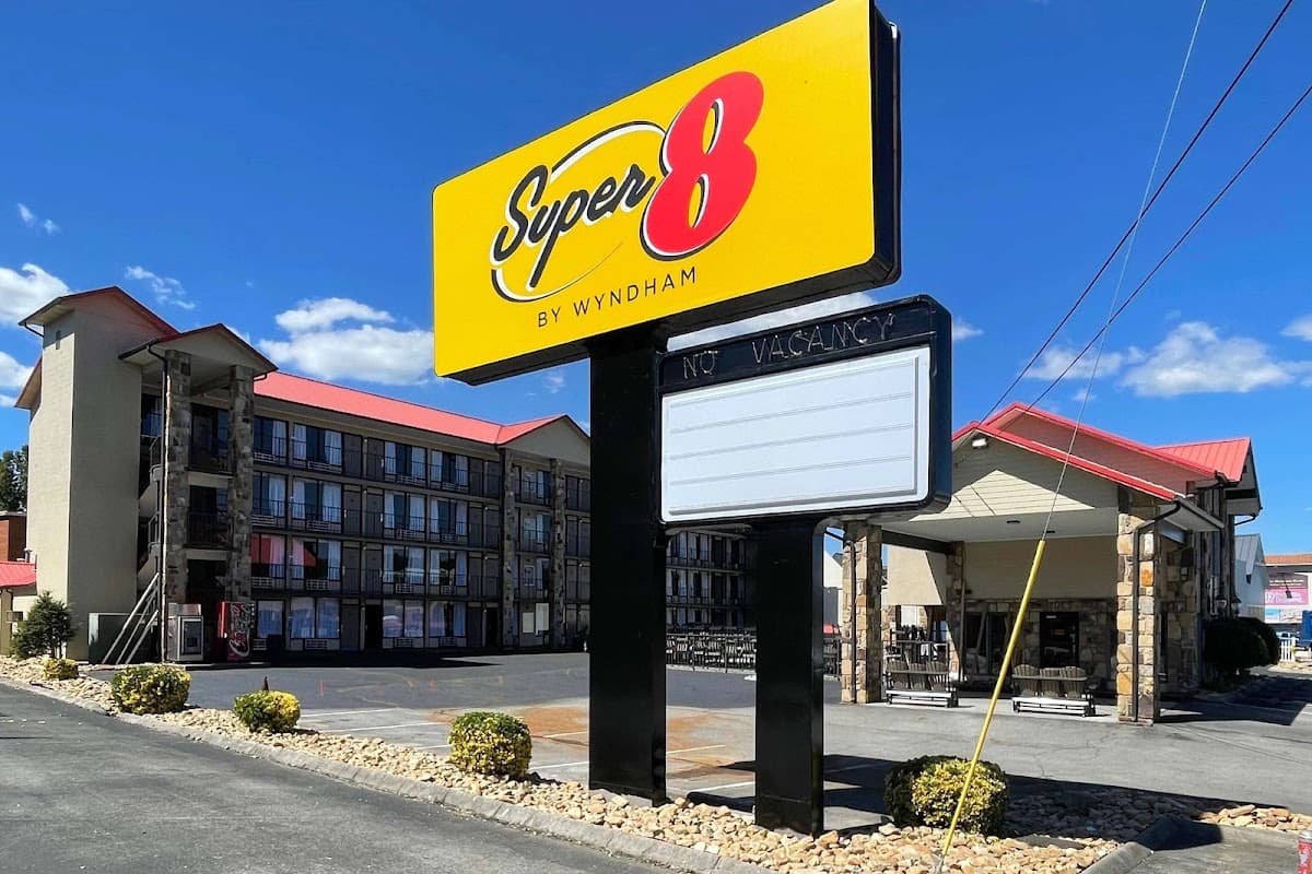 Super 8 By Wyndham Pigeon Forge Downtown, Motel in Pigeon Forge