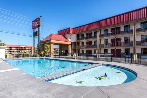 Red Roof Inn & Suites Pigeon Forge - Parkway, Hotel in Pigeon Forge