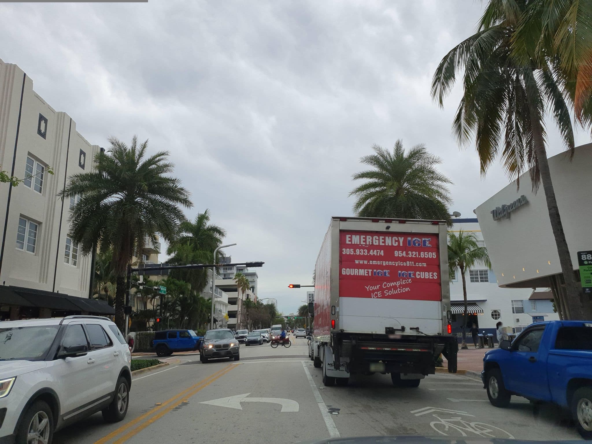 Street view near Villa Paradiso Apartment Hotel, Miami Beach — © teddy73 (CC BY-SA · Mapillary)