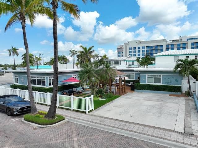 Tropic Isle Hotel & Apts, Hotel in Hallandale Beach