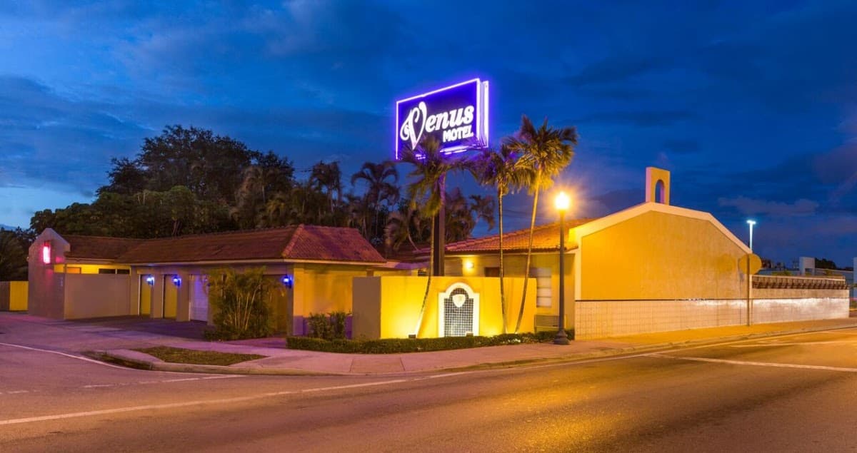 Venus Motel, Motel in Flagami