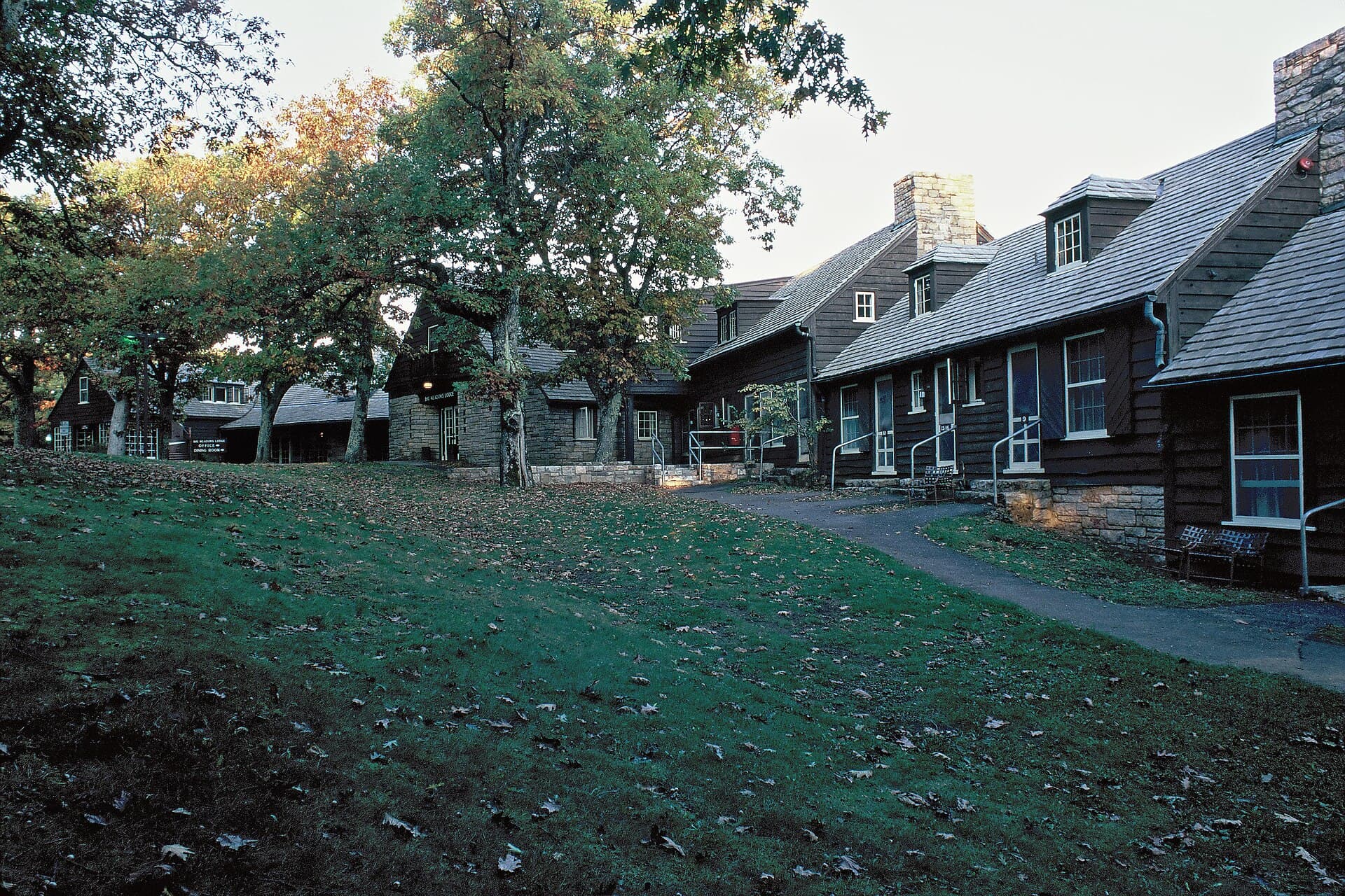 Big Meadows Lodge (via Wikimedia Commons, Public domain)