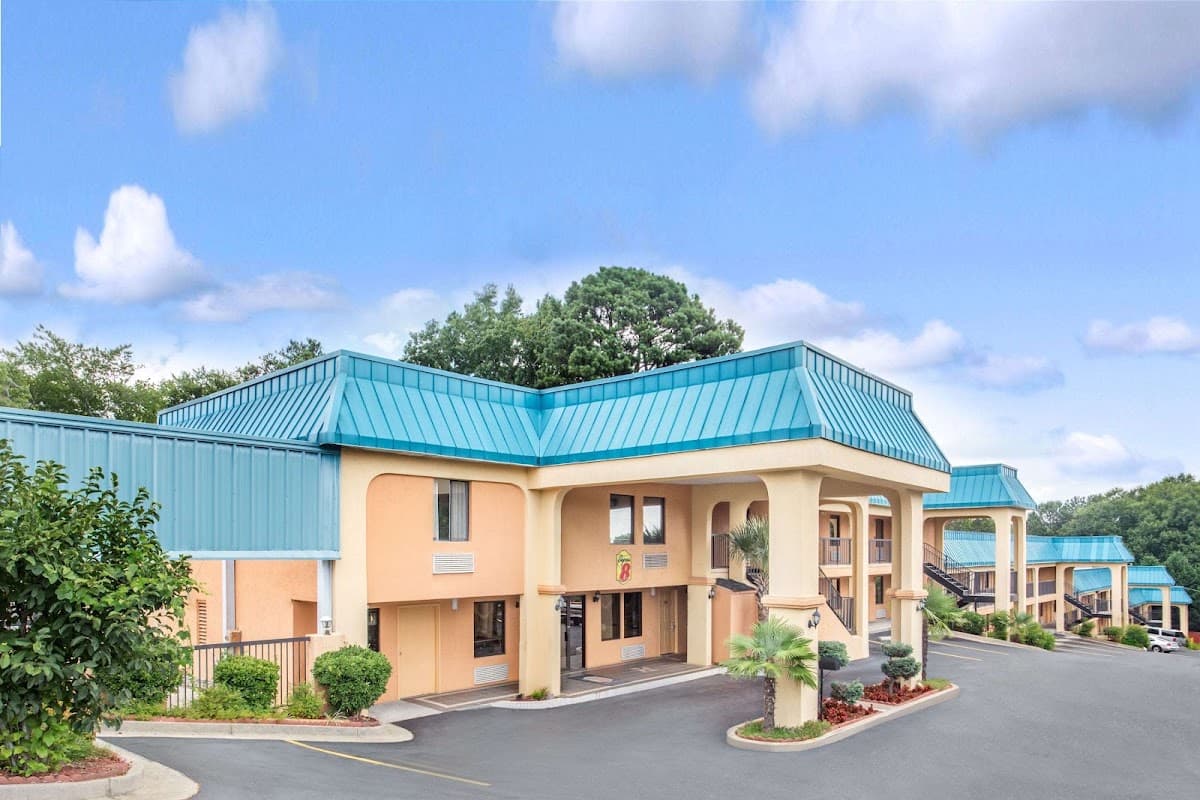 Super 8 by Wyndham Forest Park, Motel in Morrow