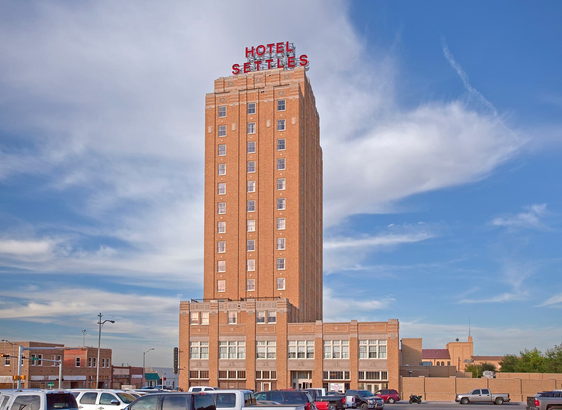 Settles Hotel (via Wikimedia Commons, CC BY-SA 3.0)