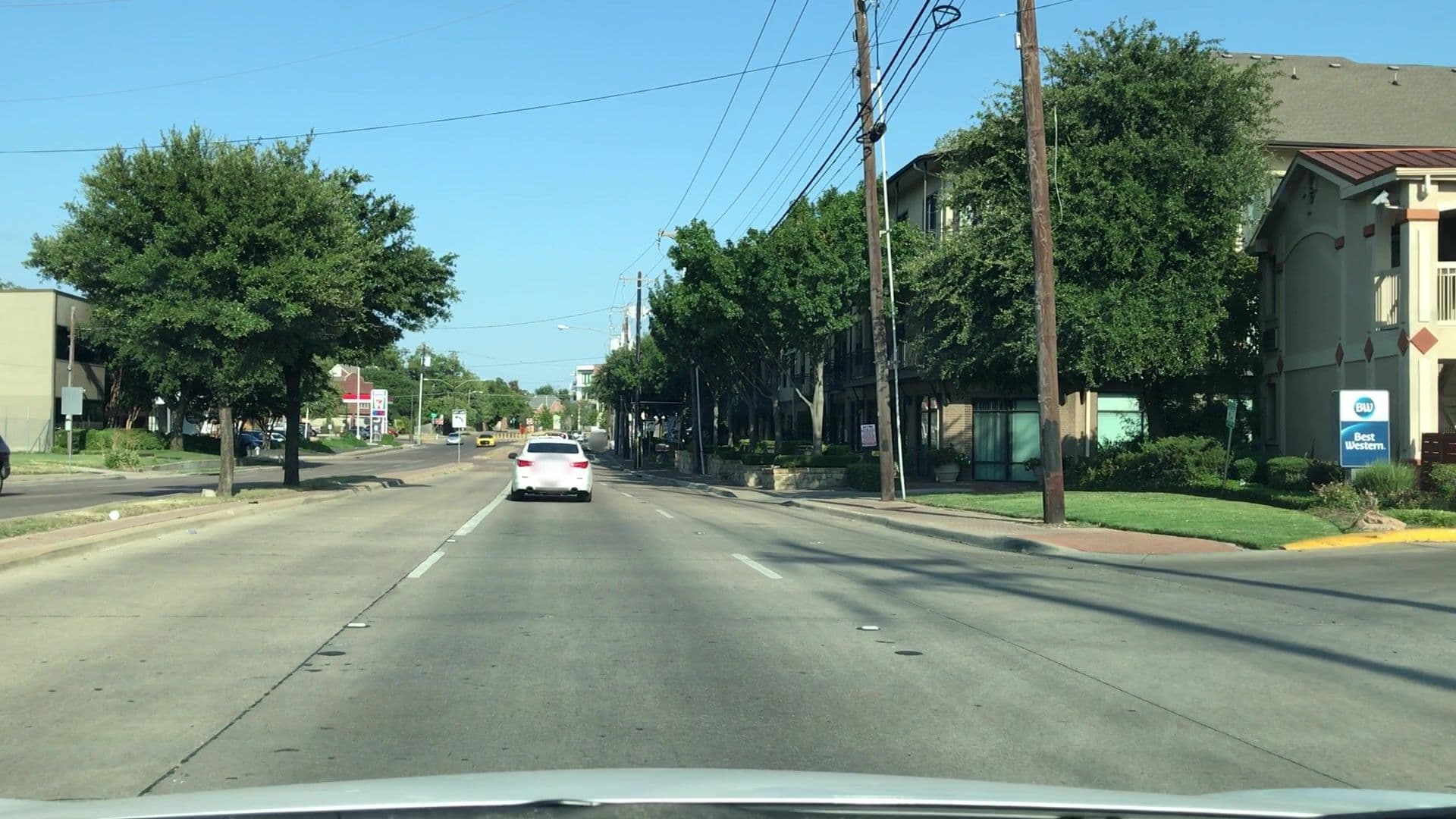 Street view near Best Western, Dallas — © lvl5 (CC BY-SA · Mapillary)