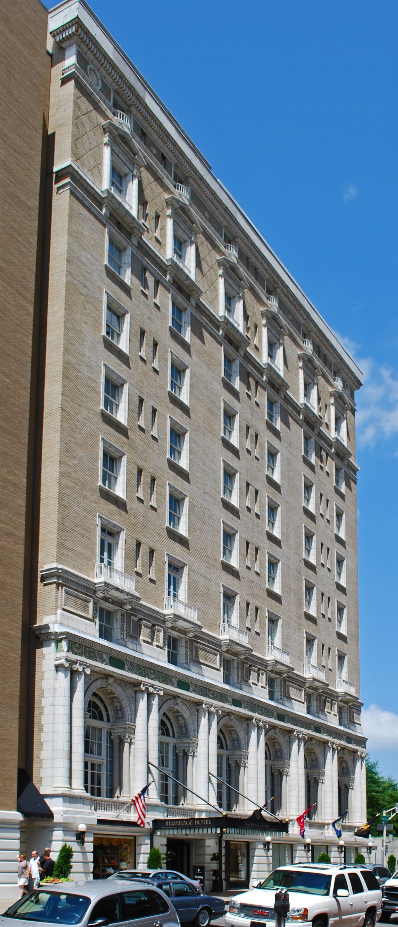 Hermitage Hotel (via Wikimedia Commons, CC BY-SA 3.0)