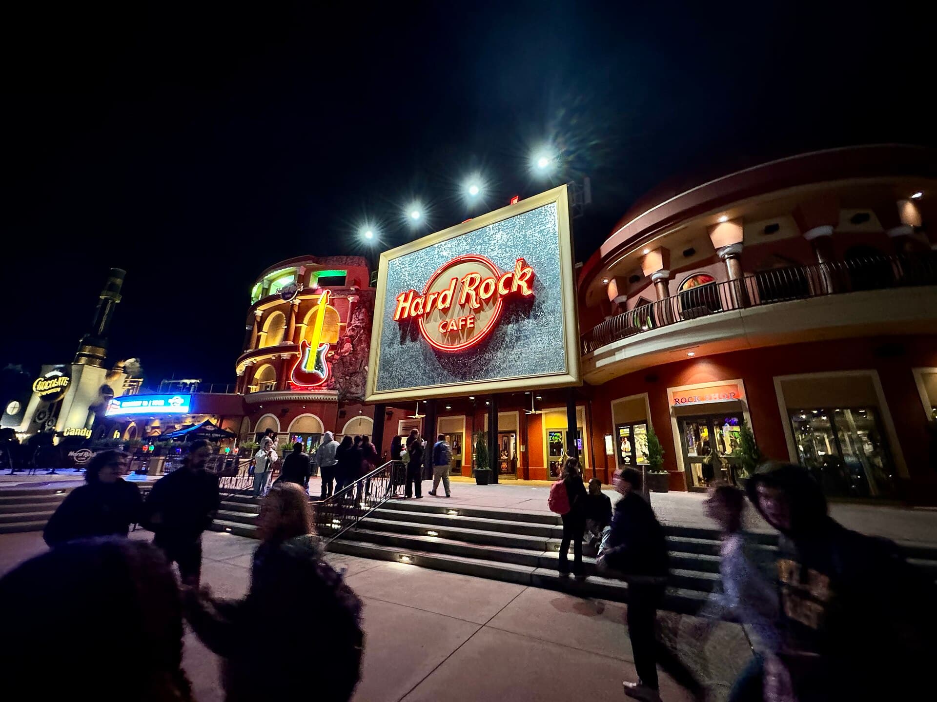 Hard Rock Hotel (via Wikimedia Commons, CC BY 4.0)