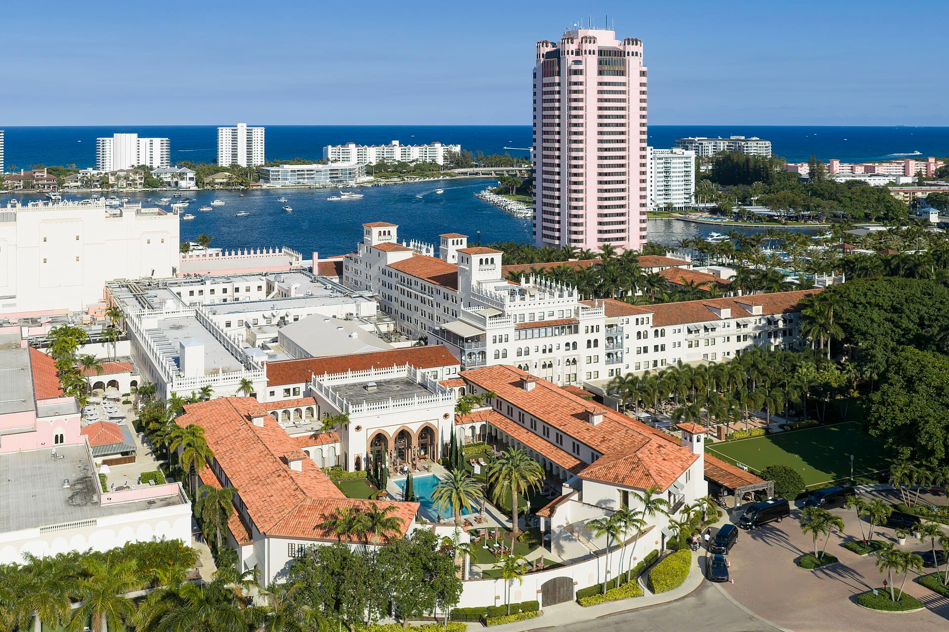 The Boca Raton Tower (via Wikimedia Commons, CC BY 4.0)
