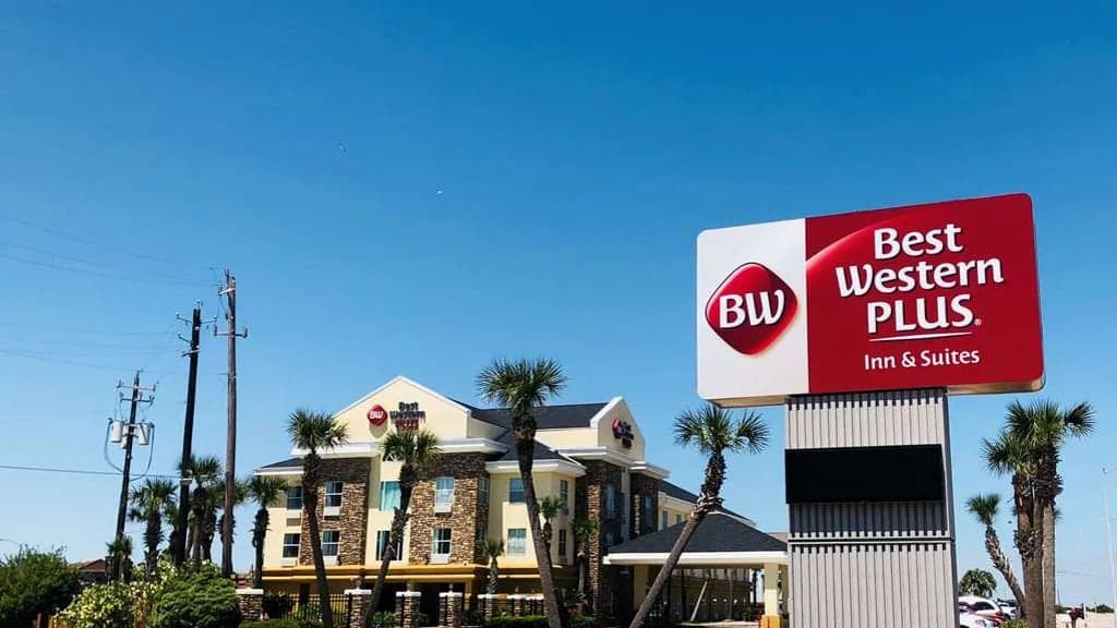 BEST WESTERN PLUS Seawall Inn & Suites by the Beach, Hotel in Galveston