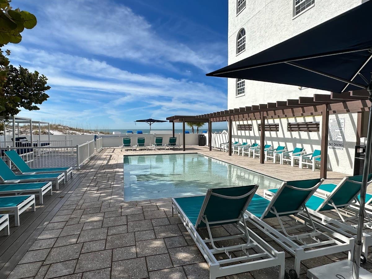 Barefoot Beach Club, Hotel in Madeira Beach