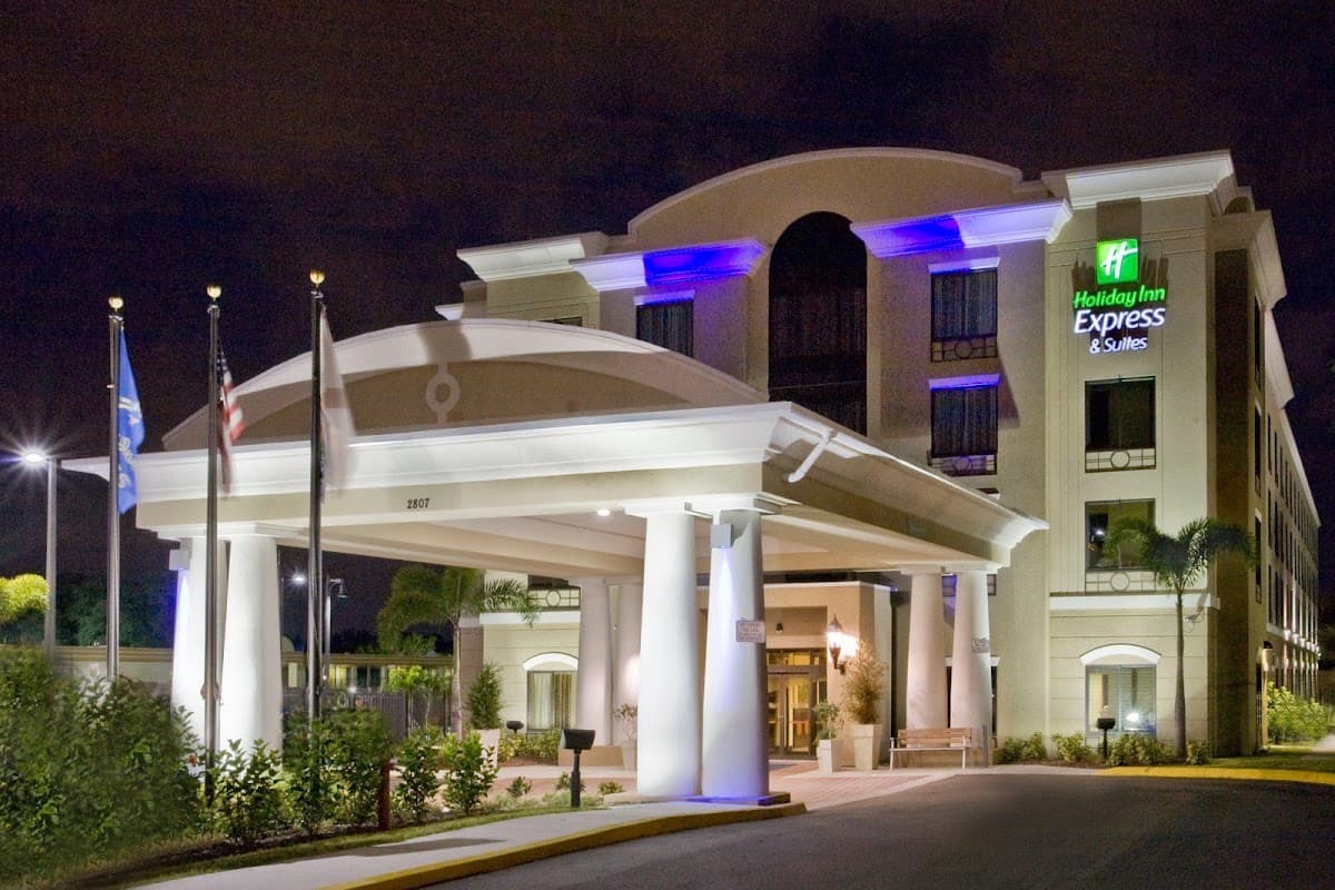 Holiday Inn Express & Suites Tampa -Usf-Busch Gardens, Hotel in Temple Terrace