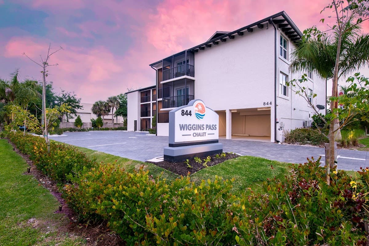Wiggins Pass Chalet, Motel in Naples Park