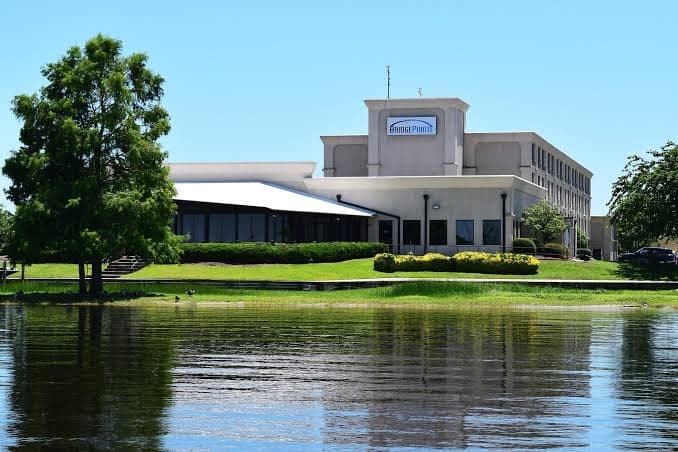 Bridgepointe Hotel and Marina, Hotel in James City