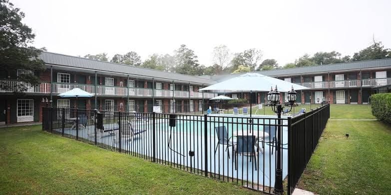 Greenville Inn & Suites, Hotel in Gantt