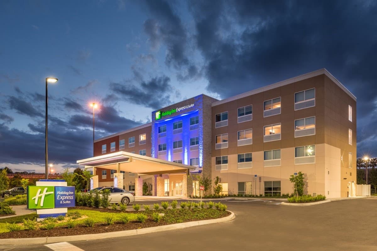 Holiday Inn Express & Suites Tampa North - Wesley Chapel, Hotel in Pebble Creek