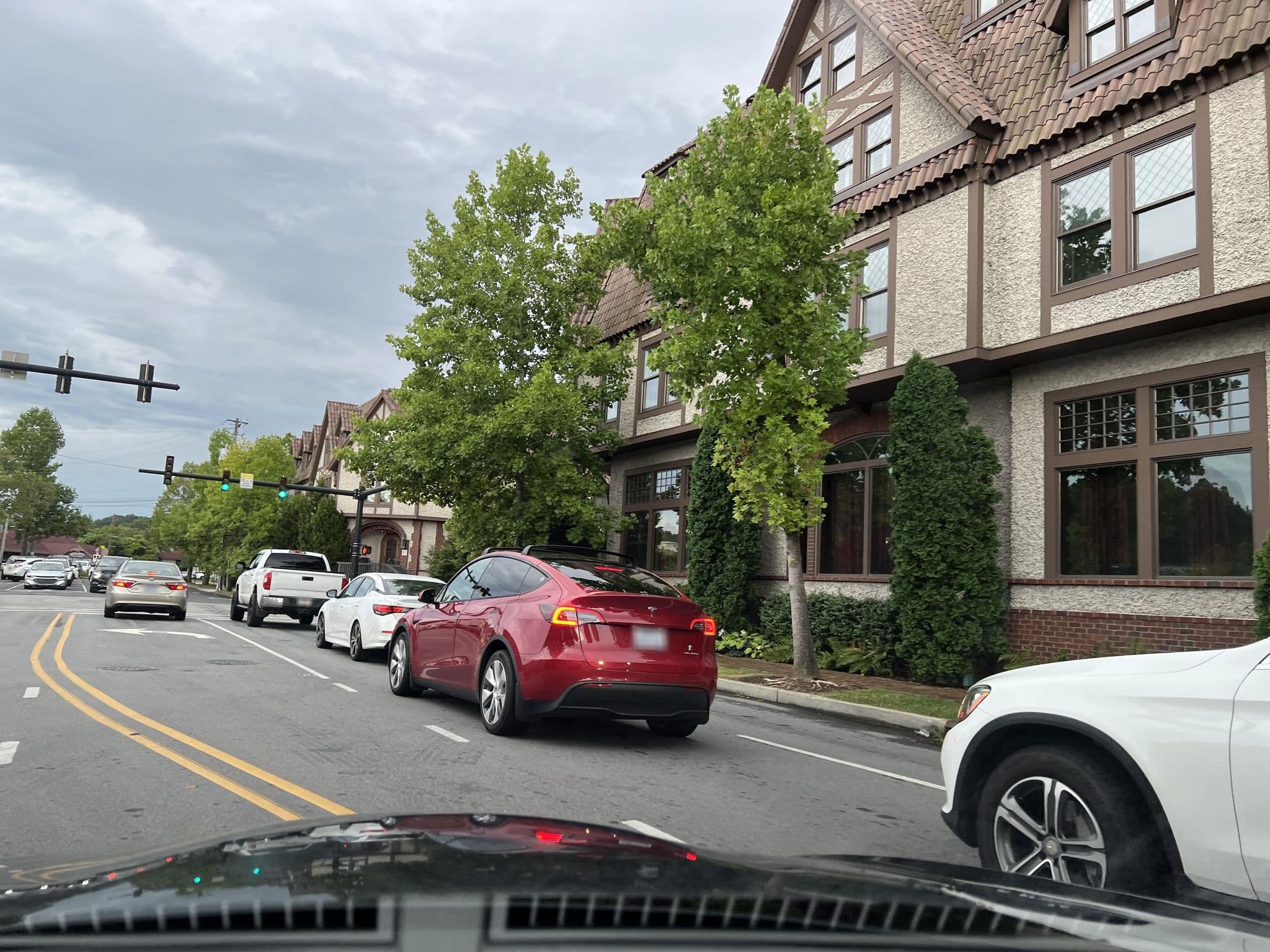Street view near Grand Bohemian Lodge Asheville, Autograph Collection, Asheville — © _jcaruso (CC BY-SA · Mapillary)