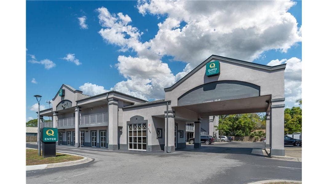 Quality Inn & Suites Near Panama City Beach Building 2, Hotel in Pretty Bayou