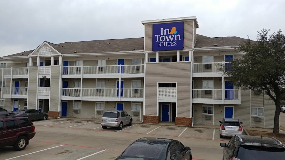 InTown Suites Extended Stay Arlington TX - Oak Village, Hotel in Dalworthington Gardens