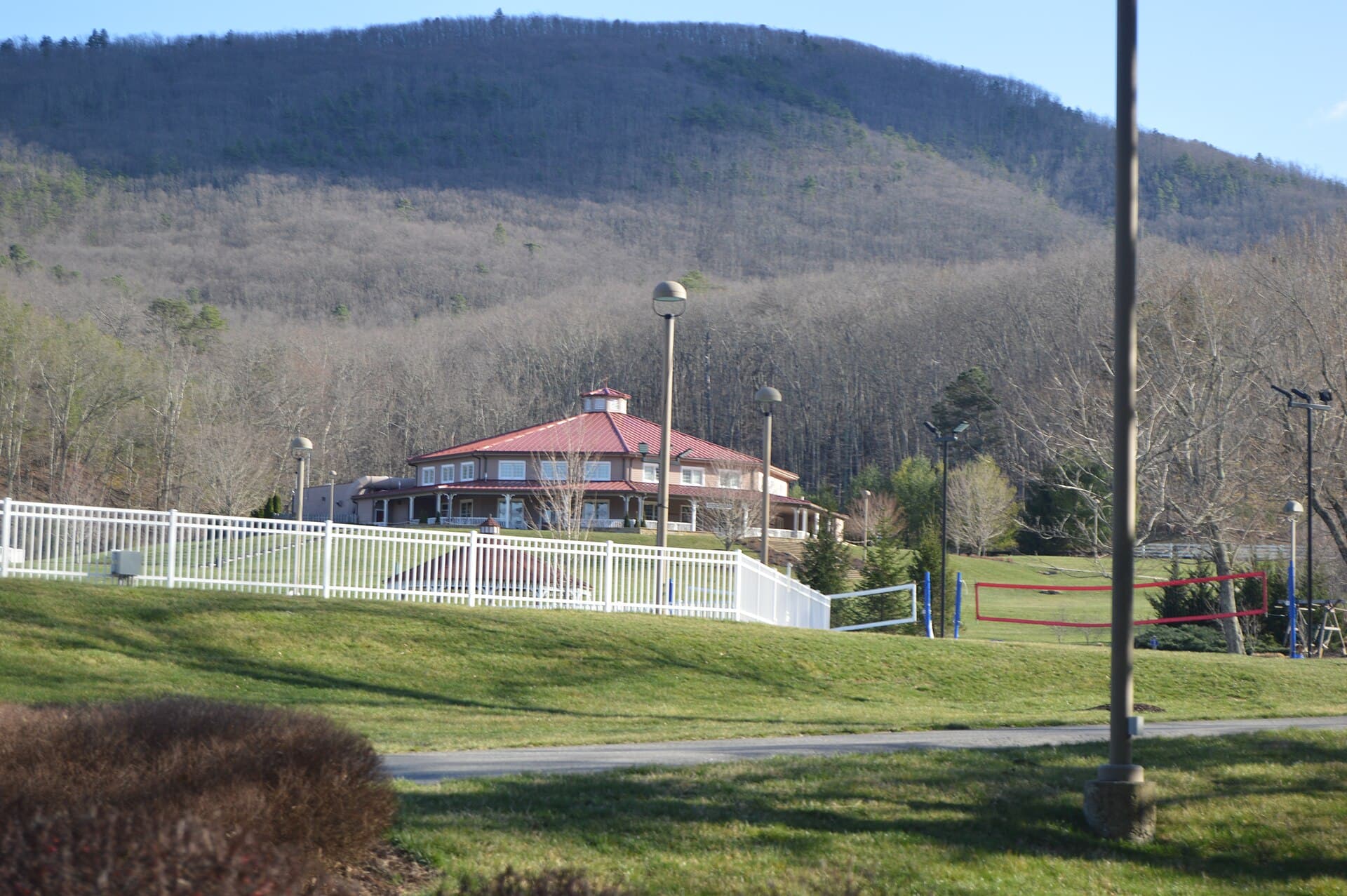 Rockbridge Alum Springs (via Wikimedia Commons, Public domain)