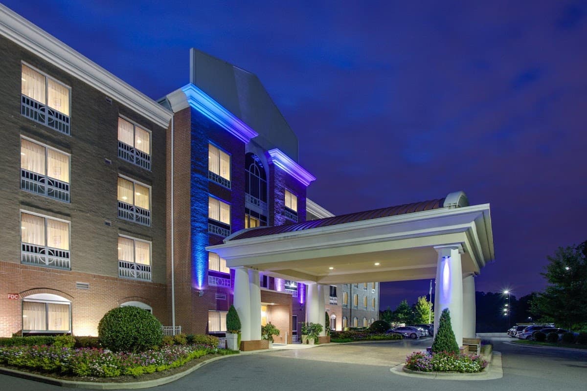 Holiday Inn Express & Suites Raleigh SW NC State, Hotel in West Raleigh