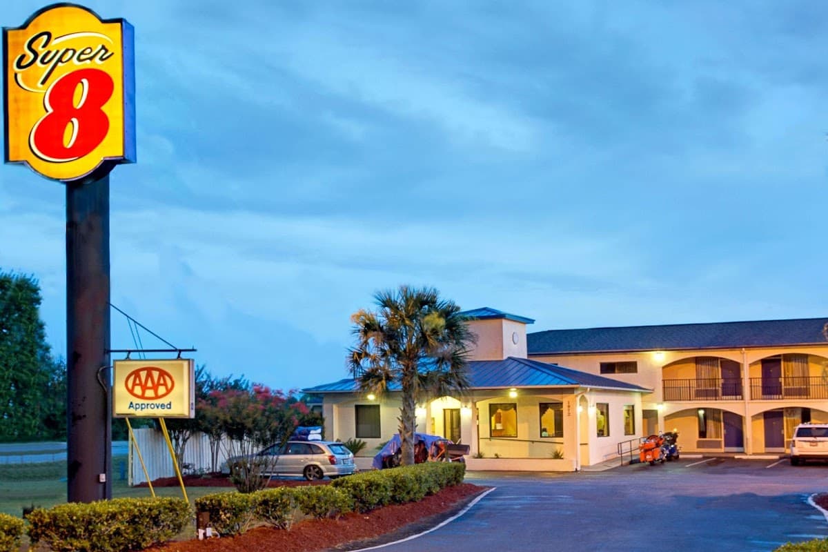 Super 8 by Wyndham Walterboro, Motel in Walterboro