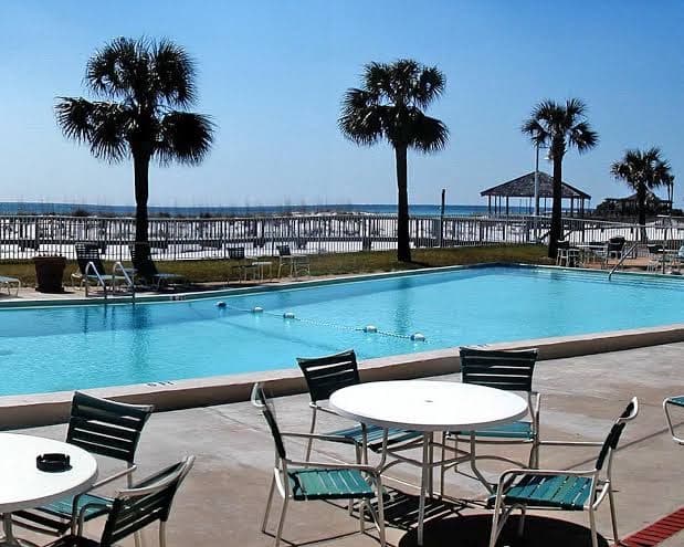 Destin Holiday Beach Resort, Hotel in Destin