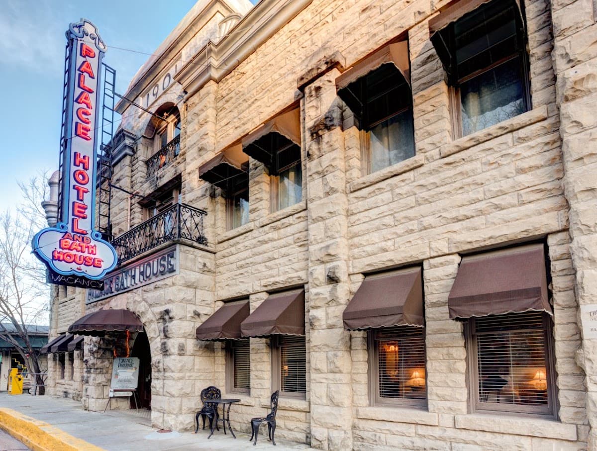 The Palace Hotel and Bath House, Hotel in Eureka Springs