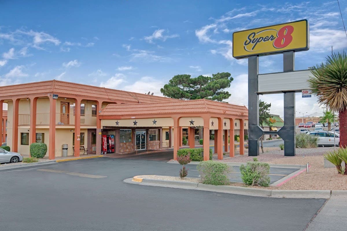 Super 8 by Wyndham El Paso Airport, Motel in Fort Bliss