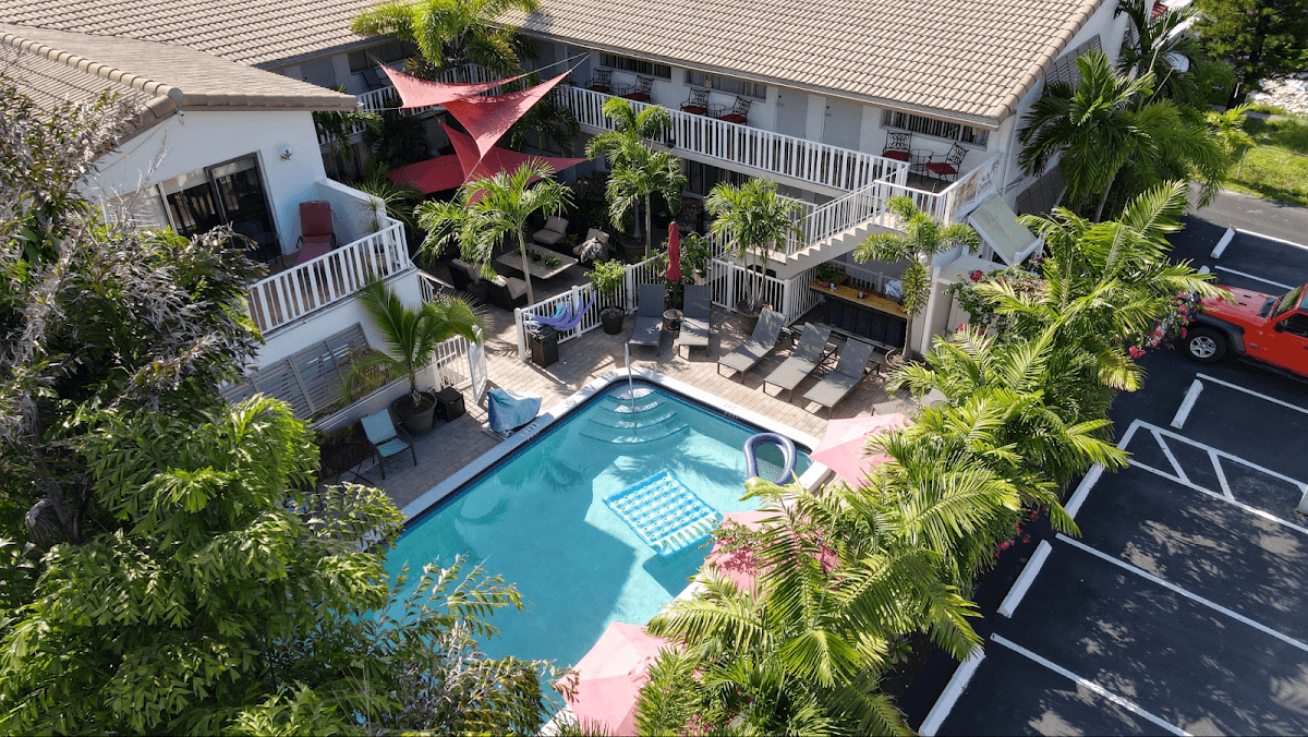 The Big Coconut Guesthouse, Hotel in Sunrise