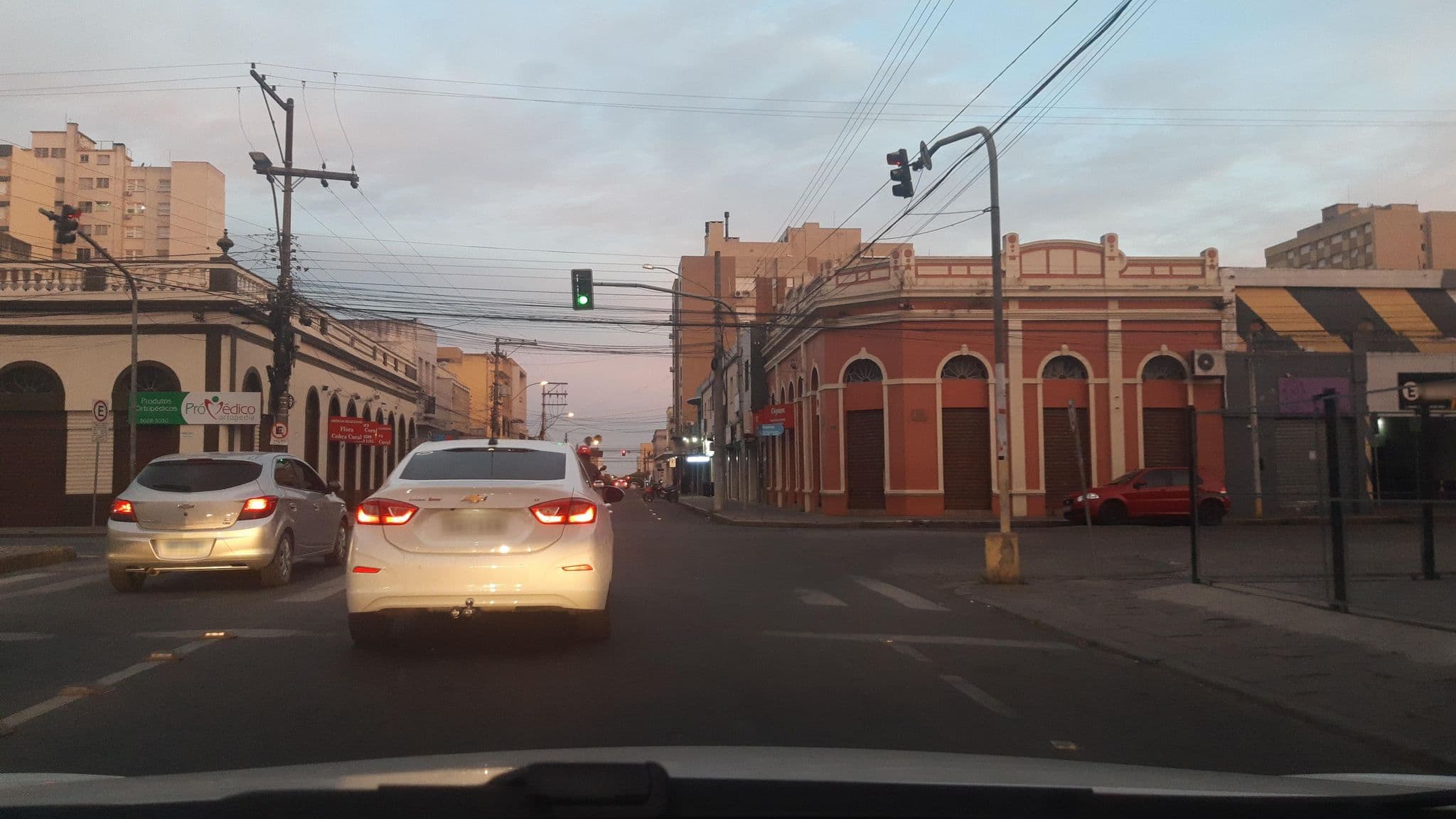 Street view near Hotel Viva a Vida, Pelotas — © Kaart_Local (CC BY-SA · Mapillary)
