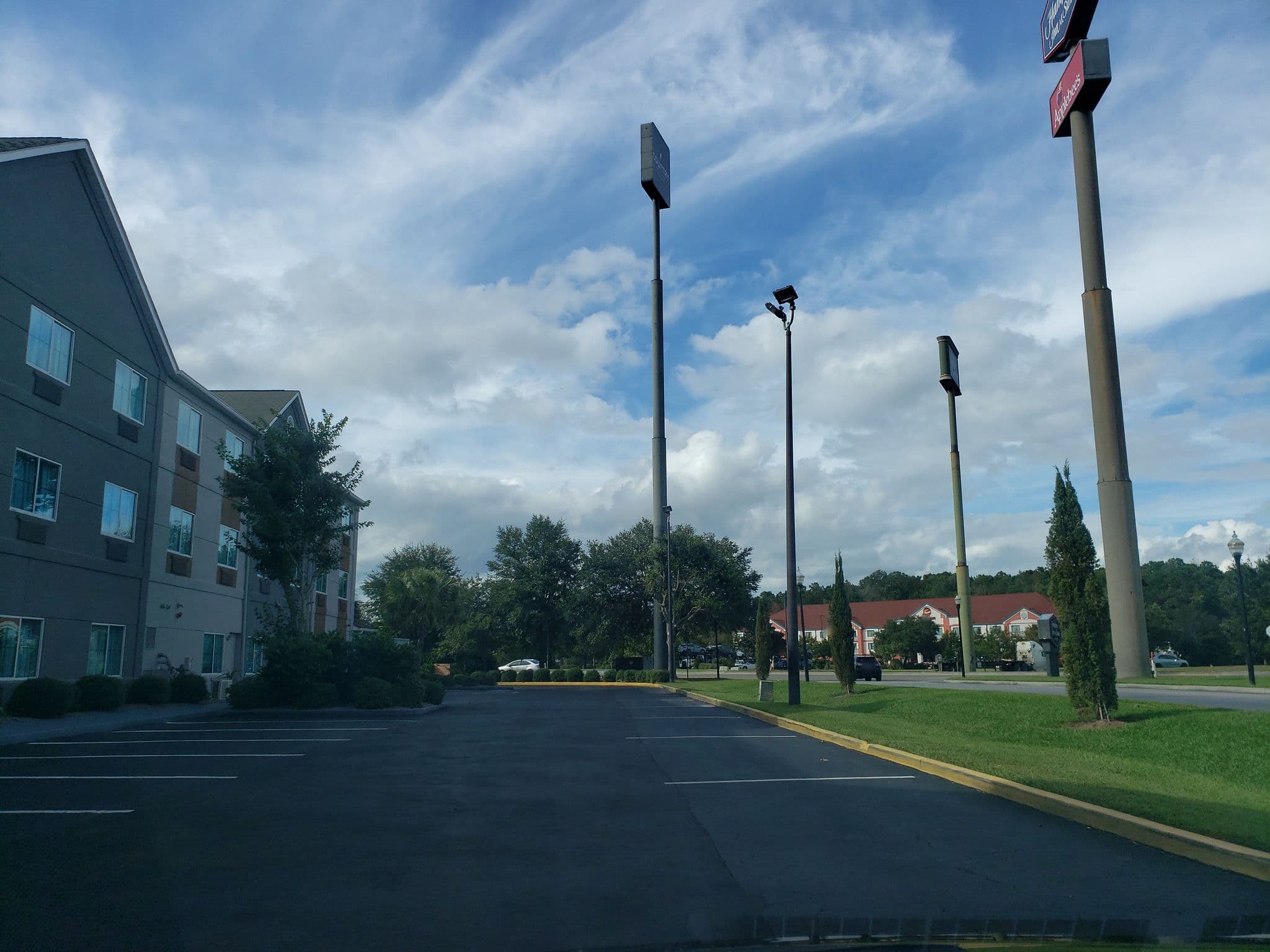 Street view near Country Inn & Suites, Pooler — © davegis (CC BY-SA · Mapillary)