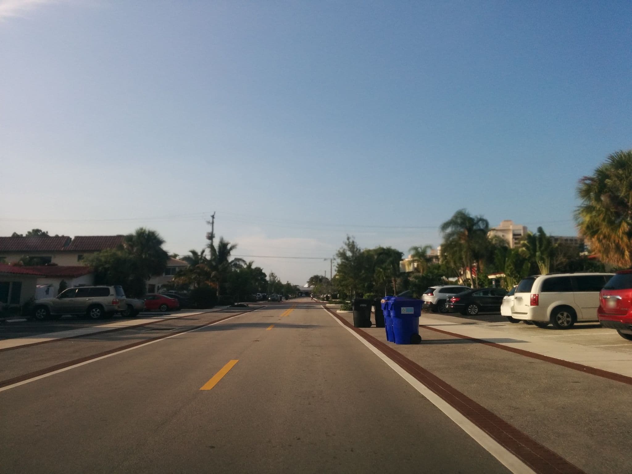Street view near Tropicaire Motel, Lauderdale-by-the-Sea — © jlevente (CC BY-SA · Mapillary)