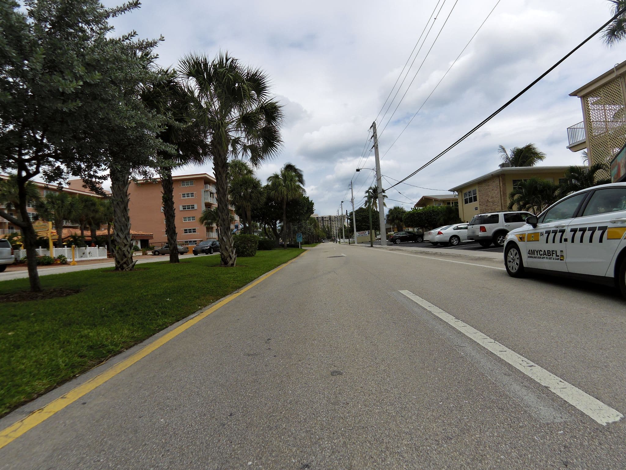 Street view near Southern Seas, Lauderdale-by-the-Sea — © jlevente (CC BY-SA · Mapillary)