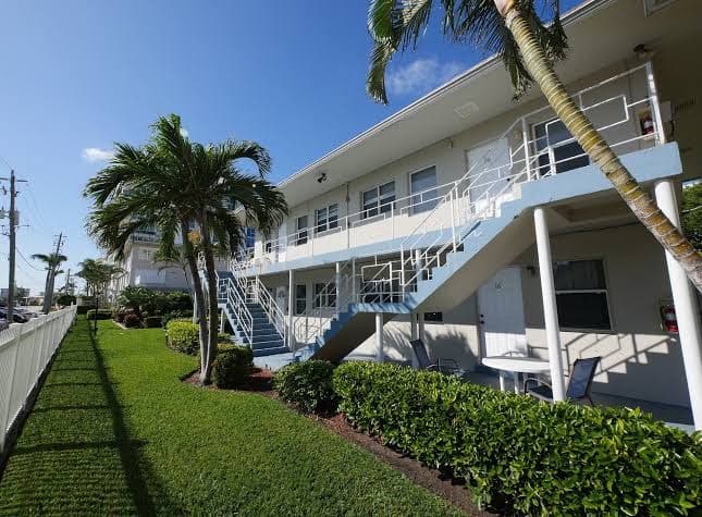 Holiday Isle Yacht Club 2, Hotel in Sunrise