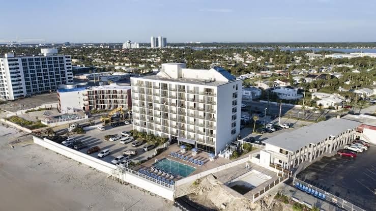 Tropical Winds Oceanfront Hotel, Hotel in Holly Hill