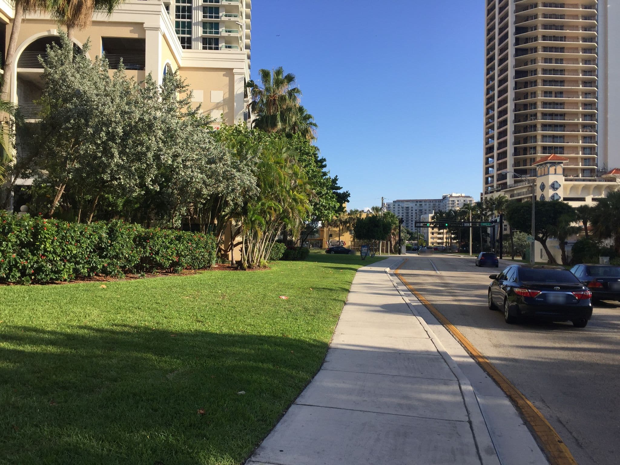 Street view near Marriott's BeachPlace Towers, Sunrise — © vicval (CC BY-SA · Mapillary)
