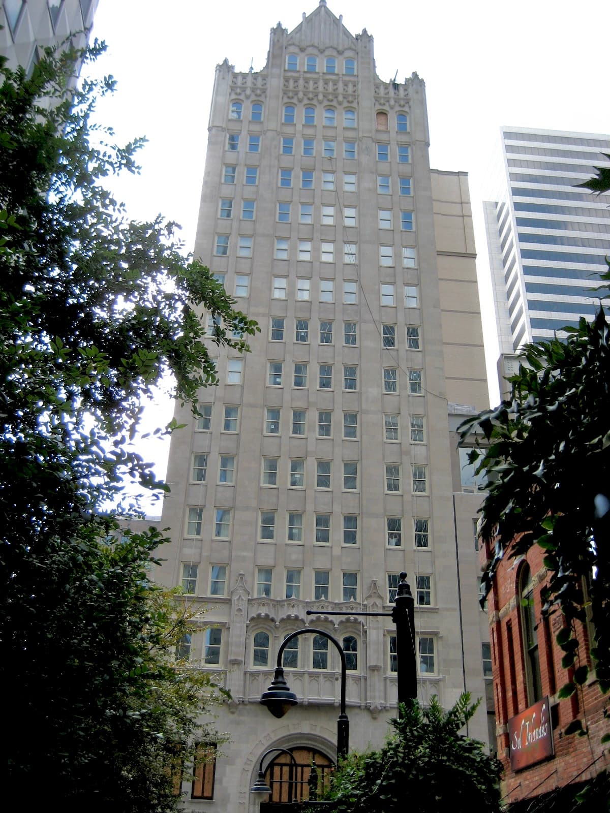 The Joule Dallas (via Wikimedia Commons, CC BY-SA 3.0)