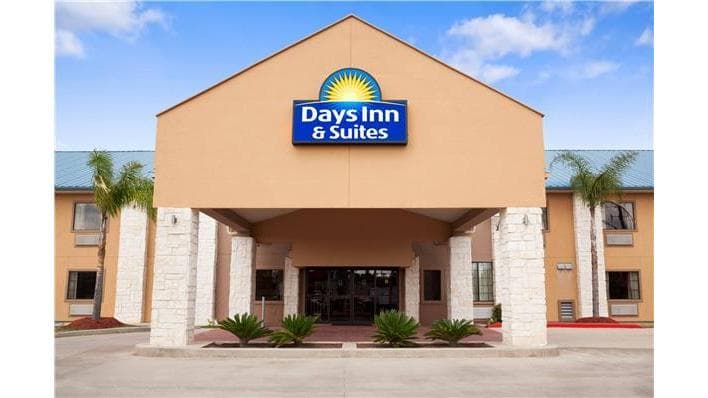 Days Inn & Suites by Wyndham Conroe North, Hotel in Panorama Village