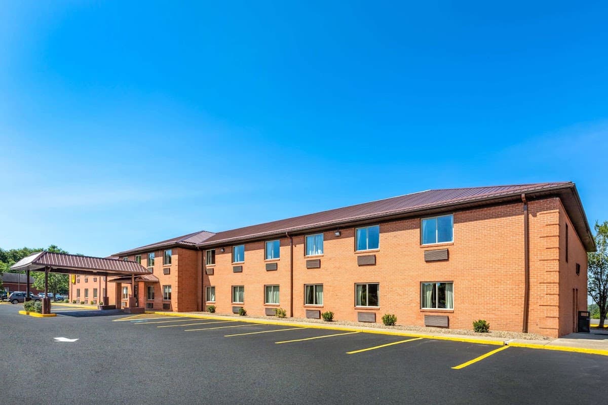 Super 8 by Wyndham Fairmont, Motel in Pleasant Valley