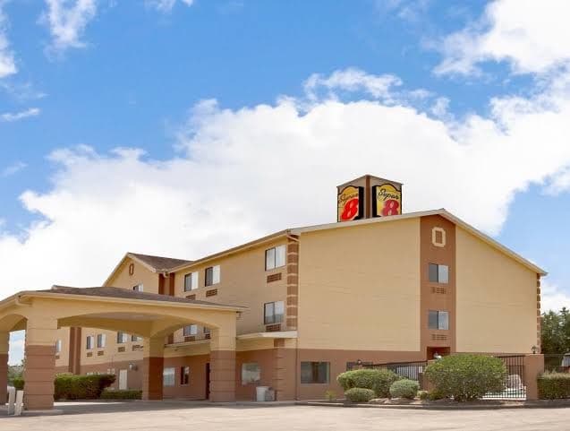 Super 8 by Wyndham Pasadena, Motel in Pasadena