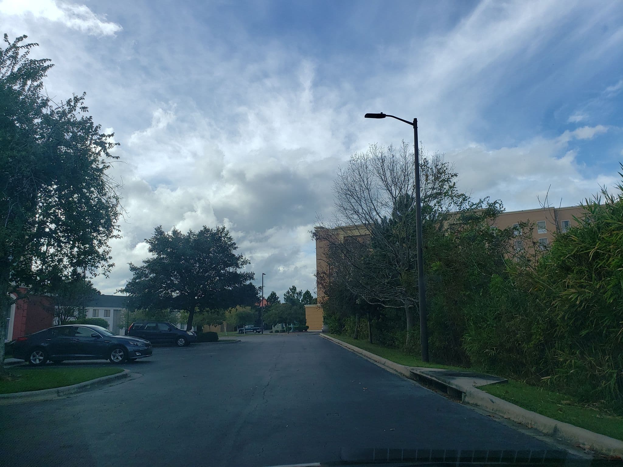 Street view near Travelodge Savannah Gateway, Pooler — © davegis (CC BY-SA · Mapillary)