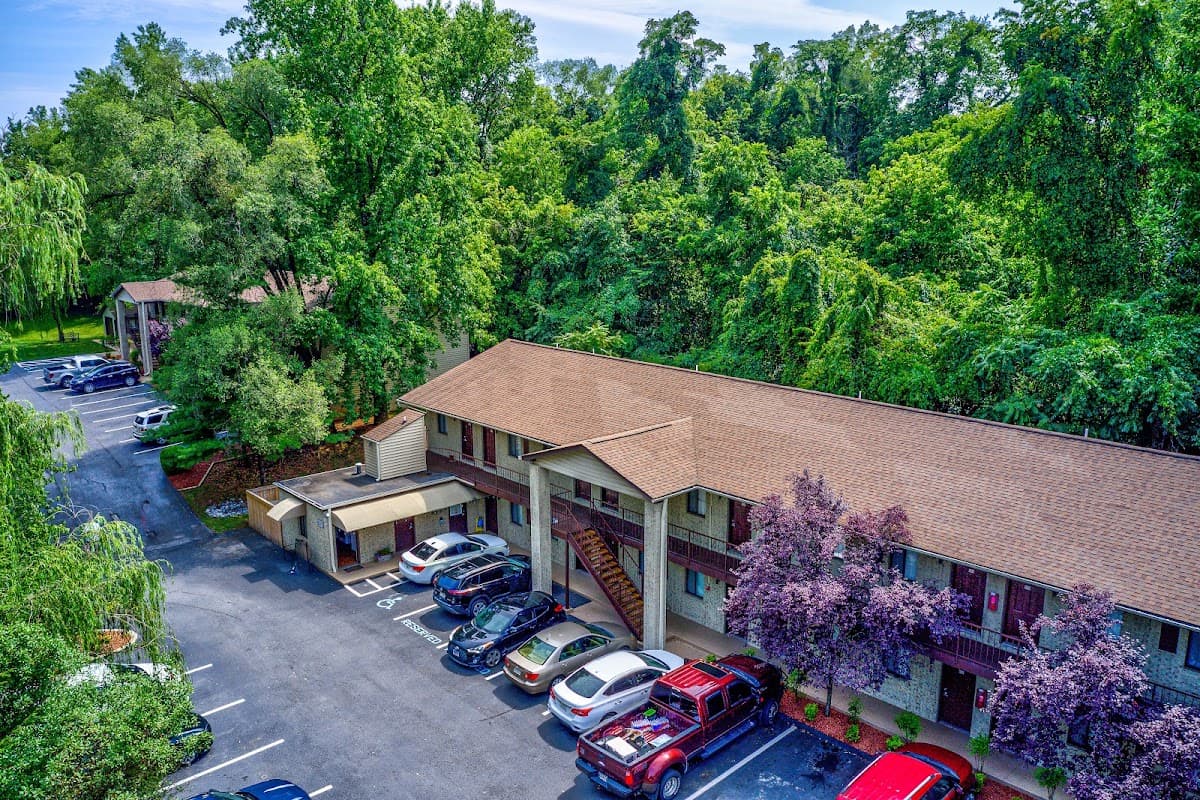 Affordable Corporate Suites, Hotel in Hollins
