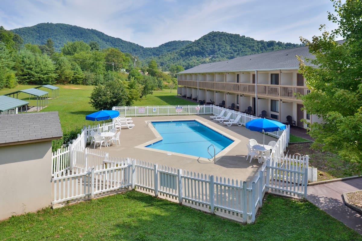 Americas Best Value Inn Canton, NC, Motel in West Canton
