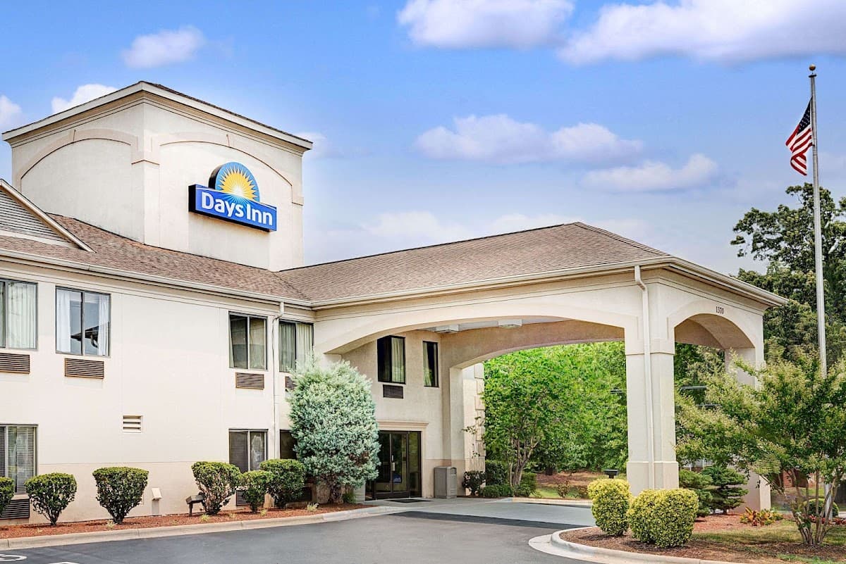 Days Inn by Wyndham Burlington East, Hotel in Haw River