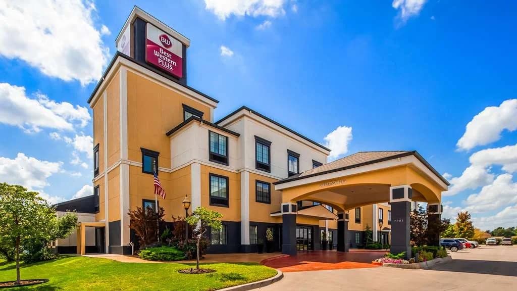 Best Western Plus Barsana Hotel & Suites, Hotel in Moore